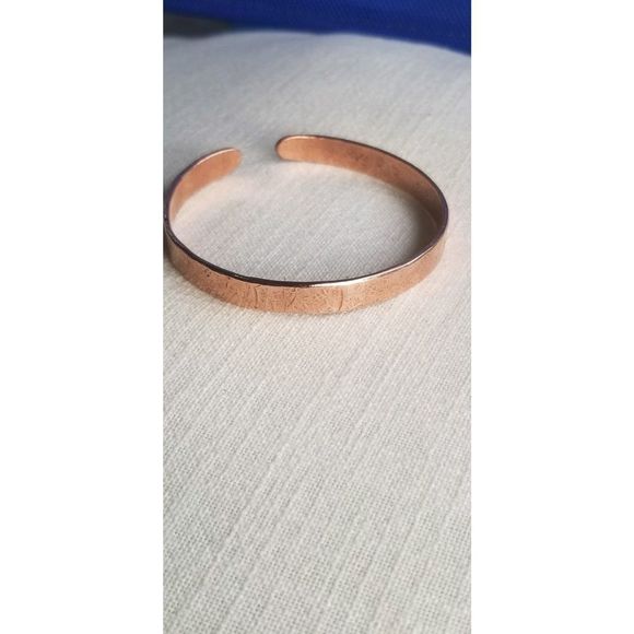 Set of 100 percent Raw copper cuffs, customizable with order. HAND FORGED - Picture 3 of 4